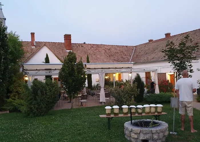 Mi A Ko Vendeghaz Bed & Breakfast Köveskál
